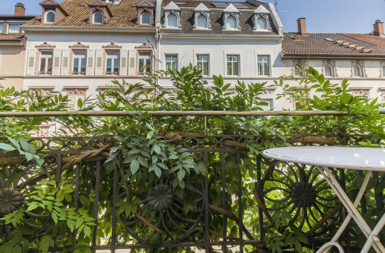 Apartments im Café Einstein Friburgo de Brisgovia Exterior foto